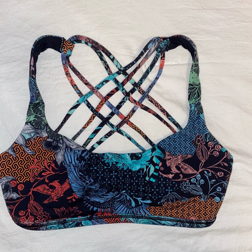 Lululemon Free to Be Bra
